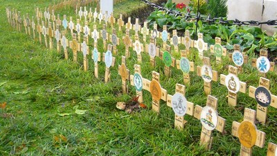 Remembrance Crosses on the Causeway, Marlow 2018